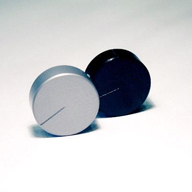 Gałka N PŁASKA SREBRNA OŚKA 6MM