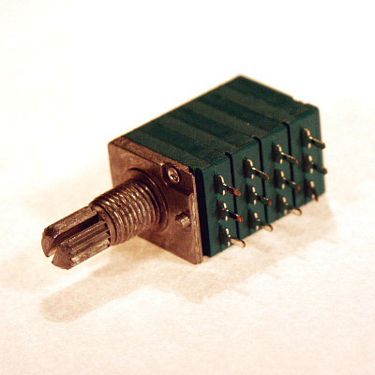 DCF 1.0 Potencjometr obrotowy RV1261/3/G2-B10K-15KQ TOMY