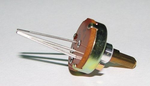 27c7050a04f319b52e8d0d186adbac2e.jpg Potencjometr obrotowy 13M1UB-DI-B5K