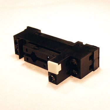 Podstawka przekaźnika z zaciskami śrubowymi  RS-M03