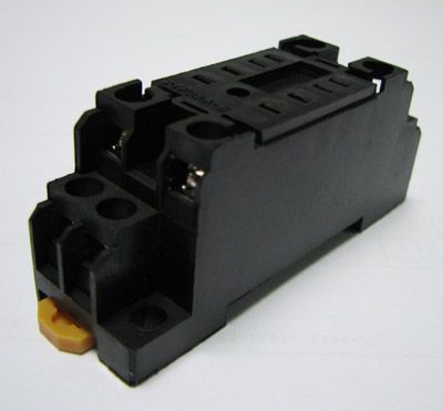 Gniazdo do przekaźnika z zaciskami śrubowymi PYF-08A-E