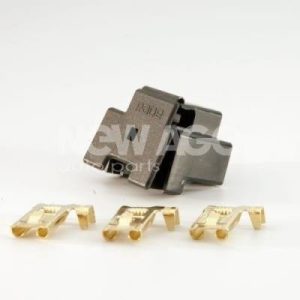 a1bbde891c0927e10469c5c76f9397d4.jpg Wtyk żarówki reflektora H-4 z klapką 1kpl.