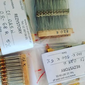 Zestaw rezystorów węglowych 0.25W  124 rezystancje po 10szt.
