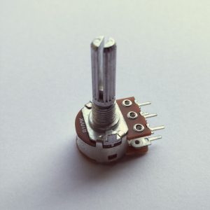 ffdda6d601ebcd38cc3ca5322e764953.jpg Potencjometr TP S16KN/5pin-B100K-L25 KC/CI